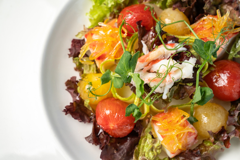 Камчатский краб с томатами конкасе 