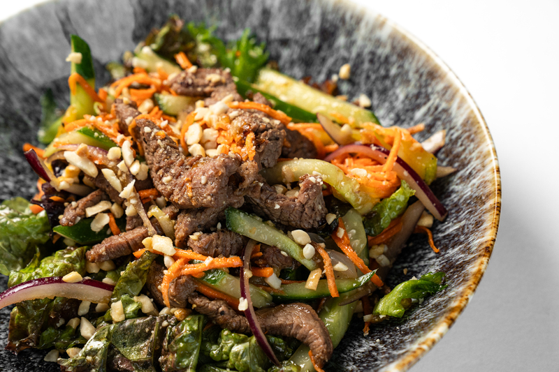 Теплый салат с говядиной