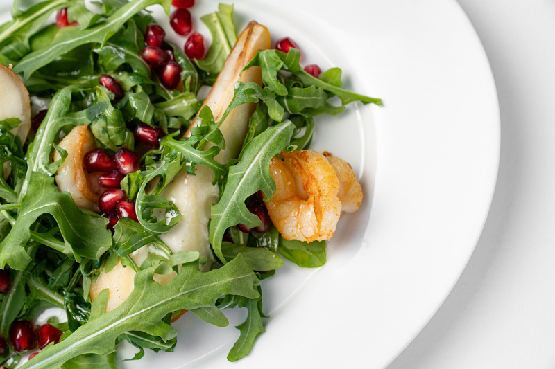 Запечённая груша с креветками